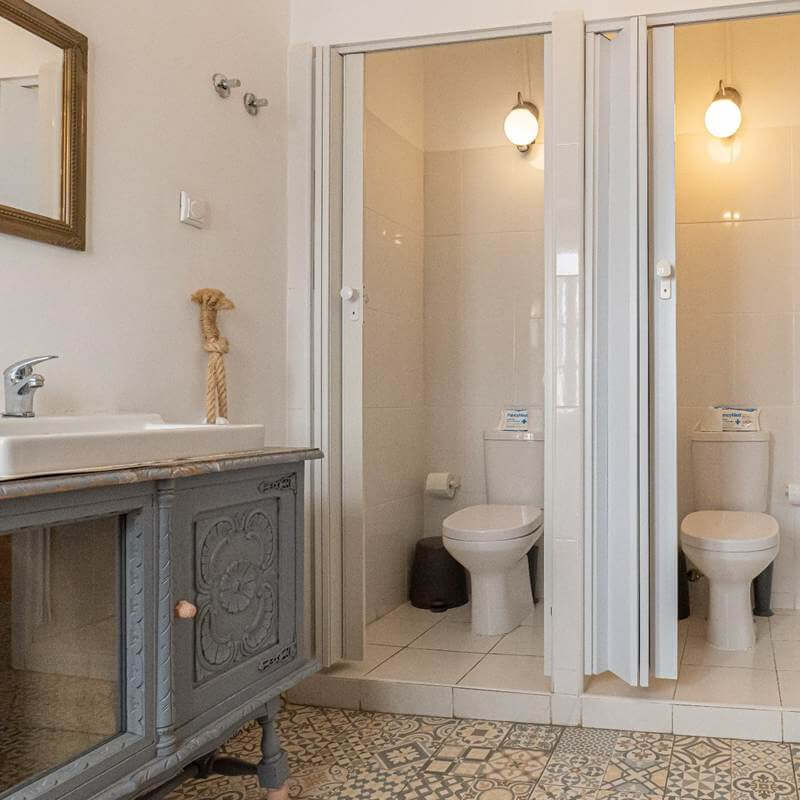 olive3-hostel-bathroom